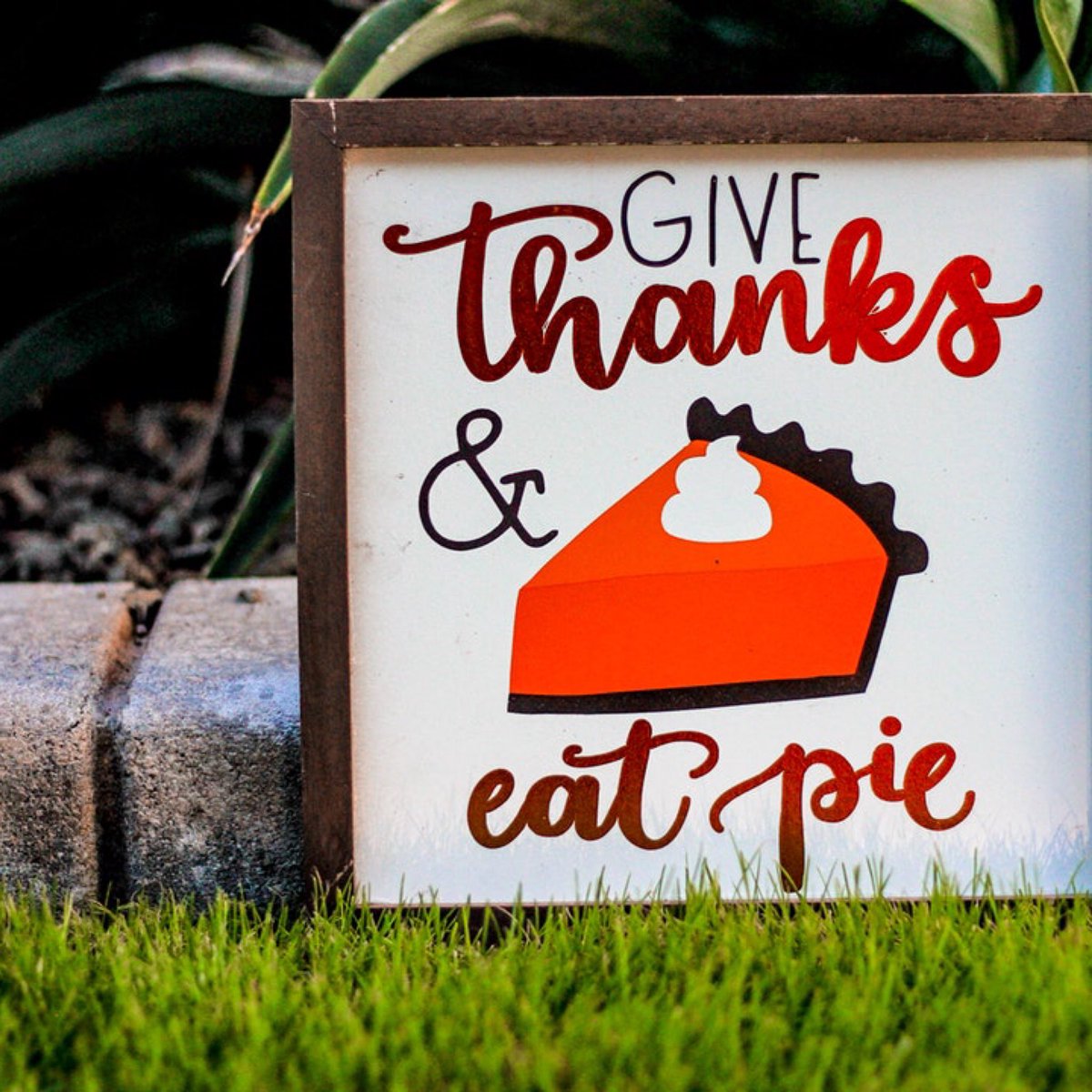 ShorterHawks's tweet photo. Happy Thanksgiving from Shorter Athletics! 🦃🥧🍁 https://t.co/2DsVKPD2aQ
