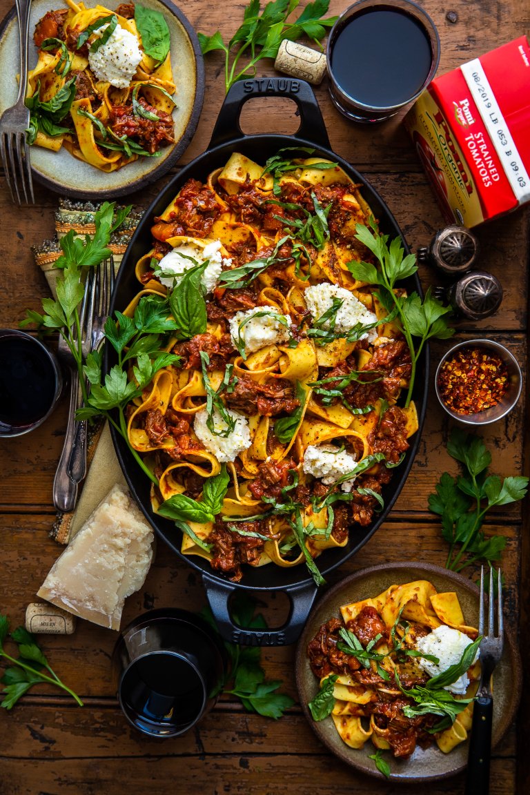Your taste buds will thank you for these amazing #pappardelle with pork ragu and ricotta by <a href="/dennisfprescott/">Dennis The Prescott</a>, perfect for the whole family to enjoy! 😋  #Recipe at this link 👇 bit.ly/pappardelle_po…