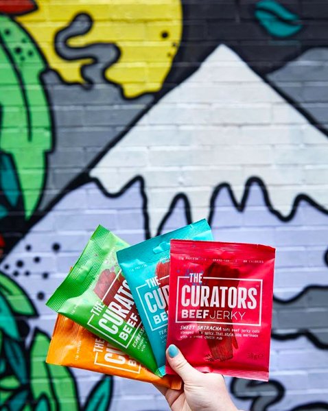 WeRTheCurators's tweet image. 🏔 Strolling through the city, or hiking up a mountain - we’ve got your tasty on-the-go protein snack sorted! 🏔

#JerkyJustGotJuicy #FlavourFirst #Hike #Mountain #AintNoMountainHighEnough #StreetArt #London #BeefJerky #Hiking #HighProtein #HighProteinSnack