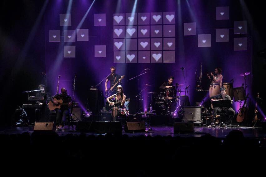 FabianaCantilo's tweet photo. 🎤🎼Feliz día de la Música 🎶🎵
.
.
La música nos une.
La música limpia el alma.
La música es el arte más directo.
.
.
#tbt 🔸Recuerdos🔸 Hoy hace 2 años festejábamos el día de la música en el Teatro Maipo, último show de #Proyecto33 #FelizDiaDeLaMusica
.
.
Ph/ @danisapipi https://t.co/Ee1cme2bmM