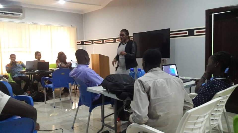 ASHAfrica_'s tweet photo. #GraduateInterns were privileged to have Mara Zhanet, a #Zambian youth empowerment enthusiast, and CEO, passing through for an interesting interaction. She encouraged #GraduateCohorts to build #solidgoals for themselves and synch themselves to be #jobcreators and not #jobseekers. https://t.co/K9WbdI3IG0
