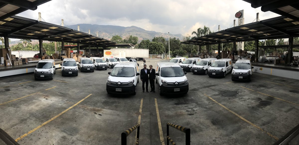 mattenen's tweet photo. La semana pasada entregamos de 12 vehículos Renault Kangoo que ahora hacen parte de su renovada flota. Una muestra del compromiso con sus colaboradores, el servicio al cliente y el cuidado del medio ambiente. https://t.co/LoOFkamkW8