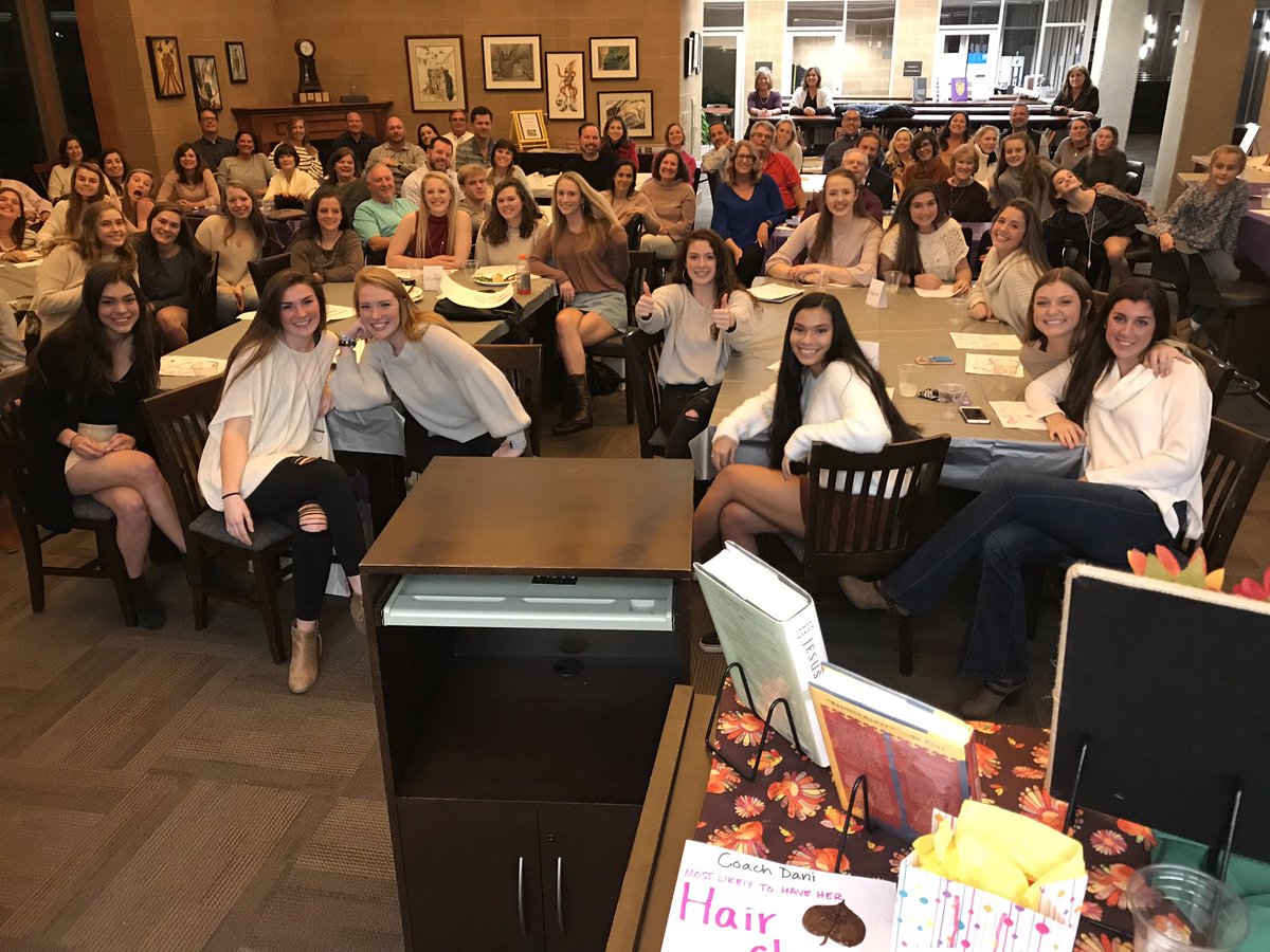 frhsvb's tweet image. Happy Thanksgiving from our family to yours! We are thankful and grateful for the opportunity we have to be a part of such a wonderful community! #irishforlife #thisisus #trueteam #frhsvb💜🍀