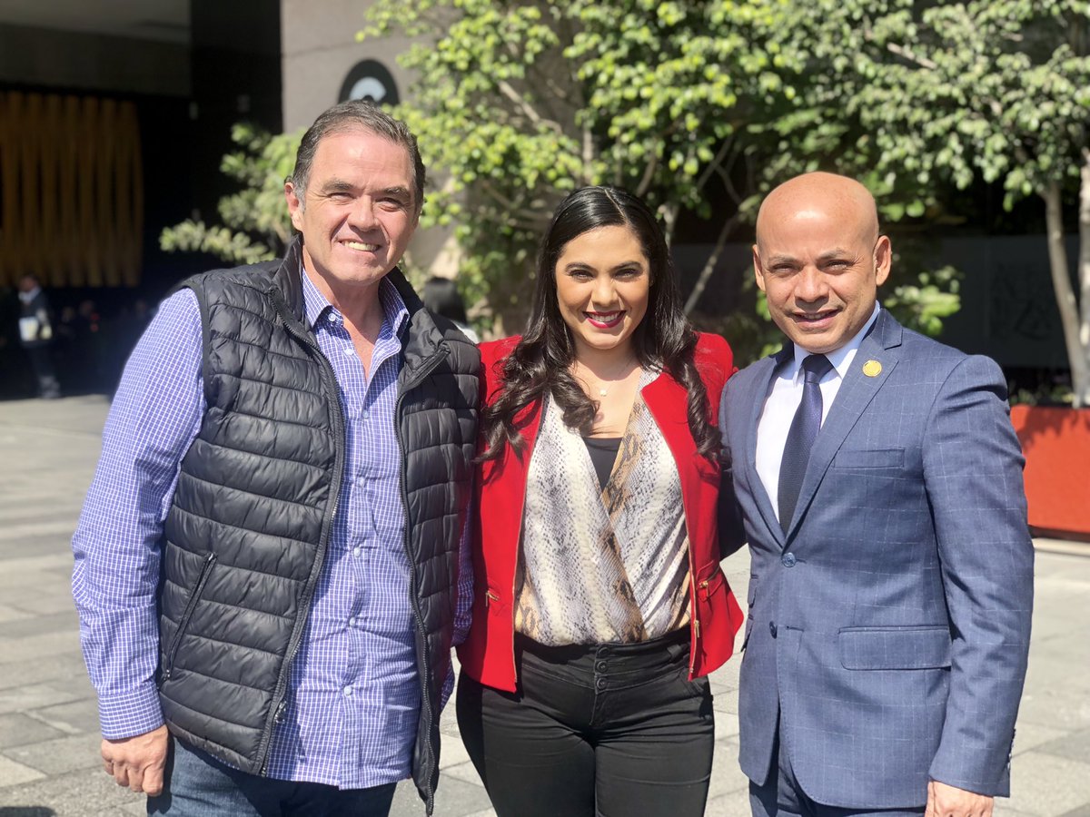 azcarmx's tweet photo. En la @Mx_Diputados tras sostener reunión con la Diputada Indira Vizcaíno @indira_vizcaino y con el Cap. de Alt. José Francisco Mendoza @CapJoseMendoza, virtual coordinador general de Puertos y Marina Mercante, construyendo una ruta de trabajo en favor de nuestro medio ambiente. https://t.co/xvvHWQANNP