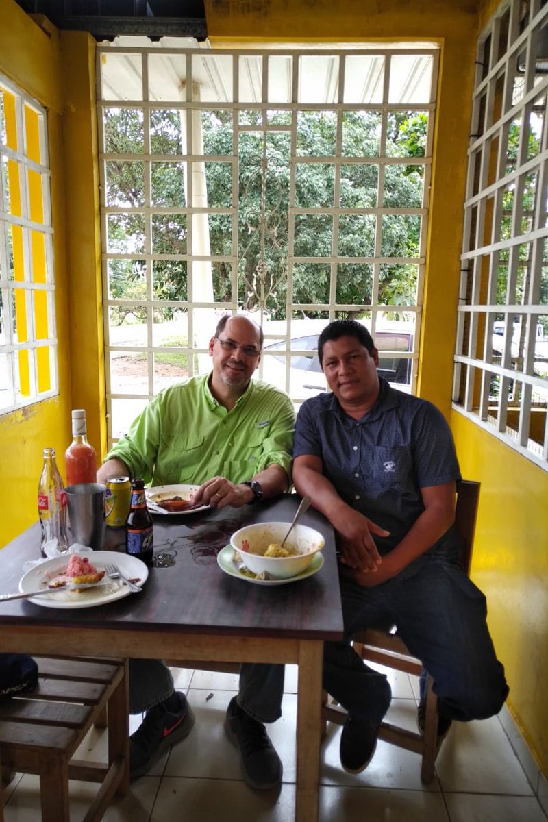 JDAriasV's tweet photo. Conversando en la Fonda La  Fula de Aguadulce con Jorge Vargas futuro Alcalde del nuevo distrito Omar Torrijos en Colón. La educación es su prioridad para elevar el nivel de vida de los suyos. Compartimos su visión. https://t.co/XeiR1PDsNz