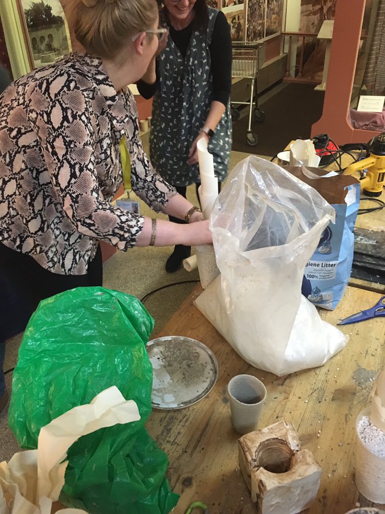 AADesignTech's tweet image. More creative techniques trialled #designlabnation @DesignTechUL @acc_academy now onto slip casting!