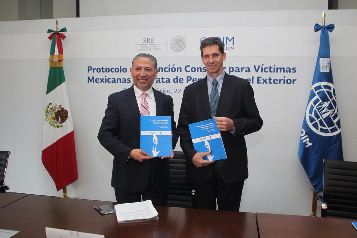 El Emb. @jacobprado6 presentó el “Protocolo de Atención Consular para Víctimas Mexicanas de Trata de Personas en el Exterior”, junto con Christopher Gascón, Representante de la @OIM_Mexico y Rodrigo Márquez, Dir. Gral. Adjunto de Protección. #Comunicado✍🏻 bit.ly/2DDNcL6