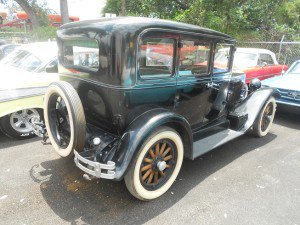 AutosTrucksRods's tweet photo. This 1927 Studebaker is indeed a rare find and it's a great collector's car...photos, specs, model design history at..https://t.co/YrvowaYDQz #studebakercars #carpics #carphotos https://t.co/KTOQRVYTza