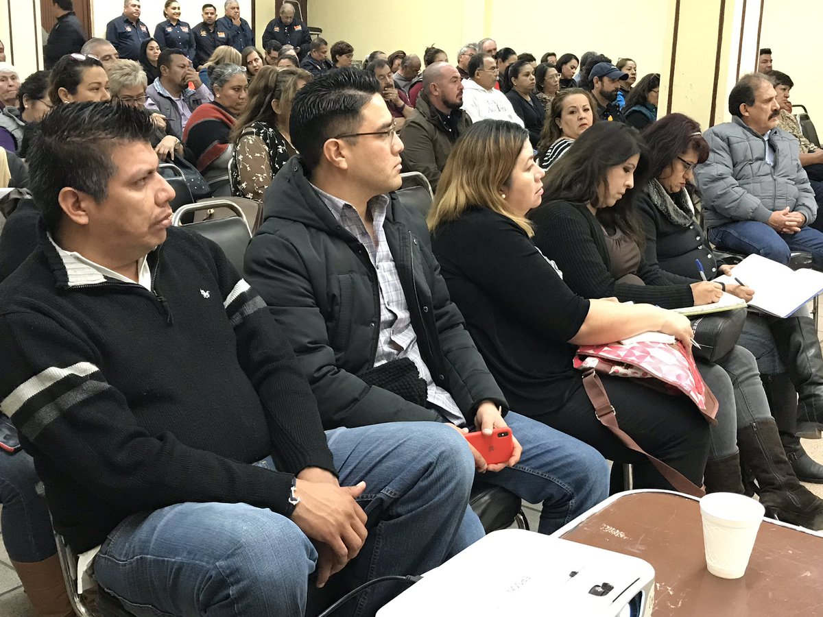 Continúa la #Sección35 del <a href="/SnteNacional/">SNTE Nacional</a> con la Jornada Nacional de Información y Difusión Sindical con personal de apoyo y asistencia a la educación, así, como quienes están por jubilarse.  <a href="/JFernandoMora35/">Jorge F Mora G</a> <a href="/JDiazDeLaTorre/">Juan Díaz de la Torre</a> <a href="/AngelinoCaamalM/">Angelino Caamal</a> #CercaDeTí #Torreón #FelizJueves