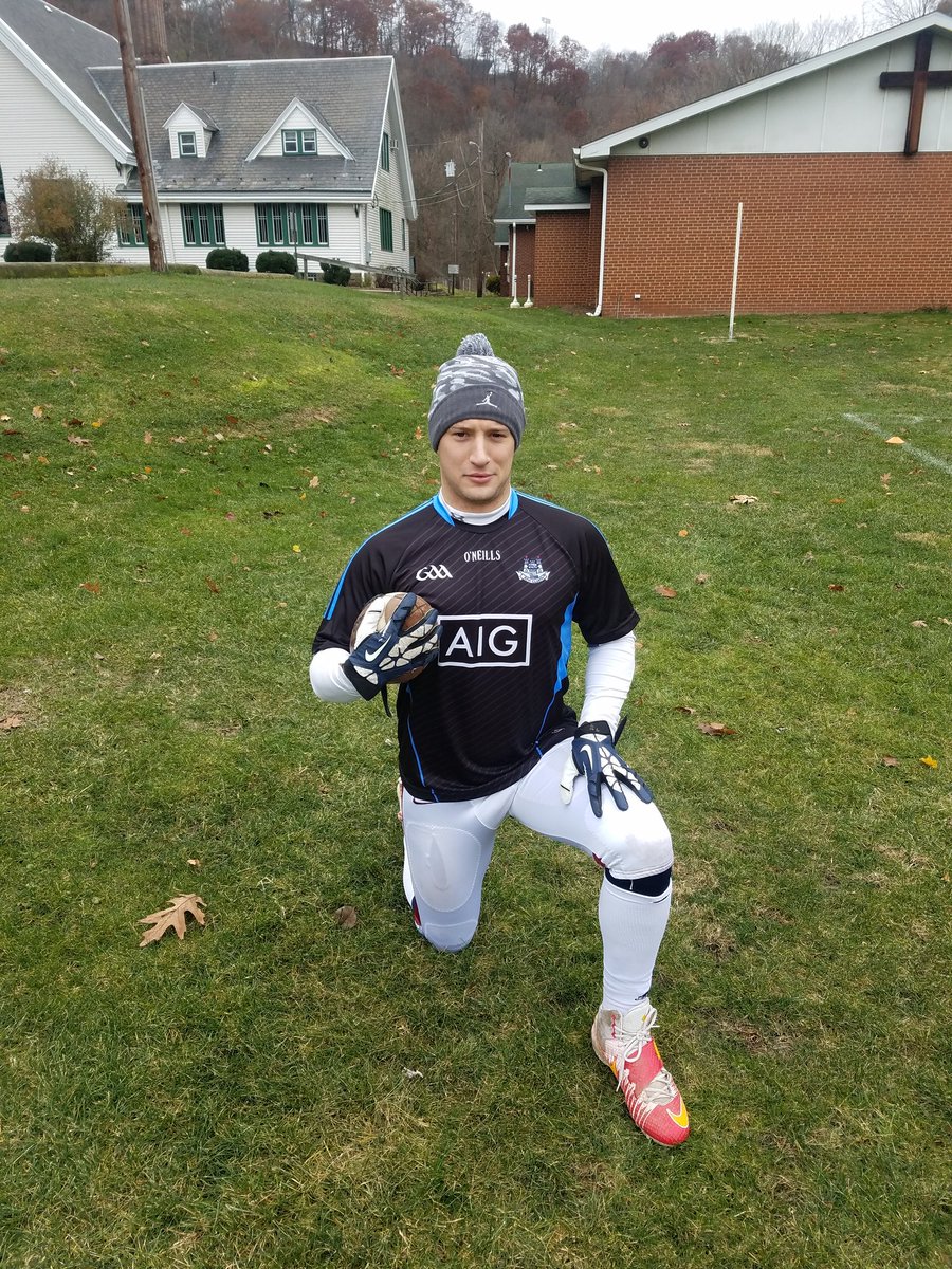 0 sacks given up 0 holding calls and a Turkey Bowl victory #HappyThanksgiving