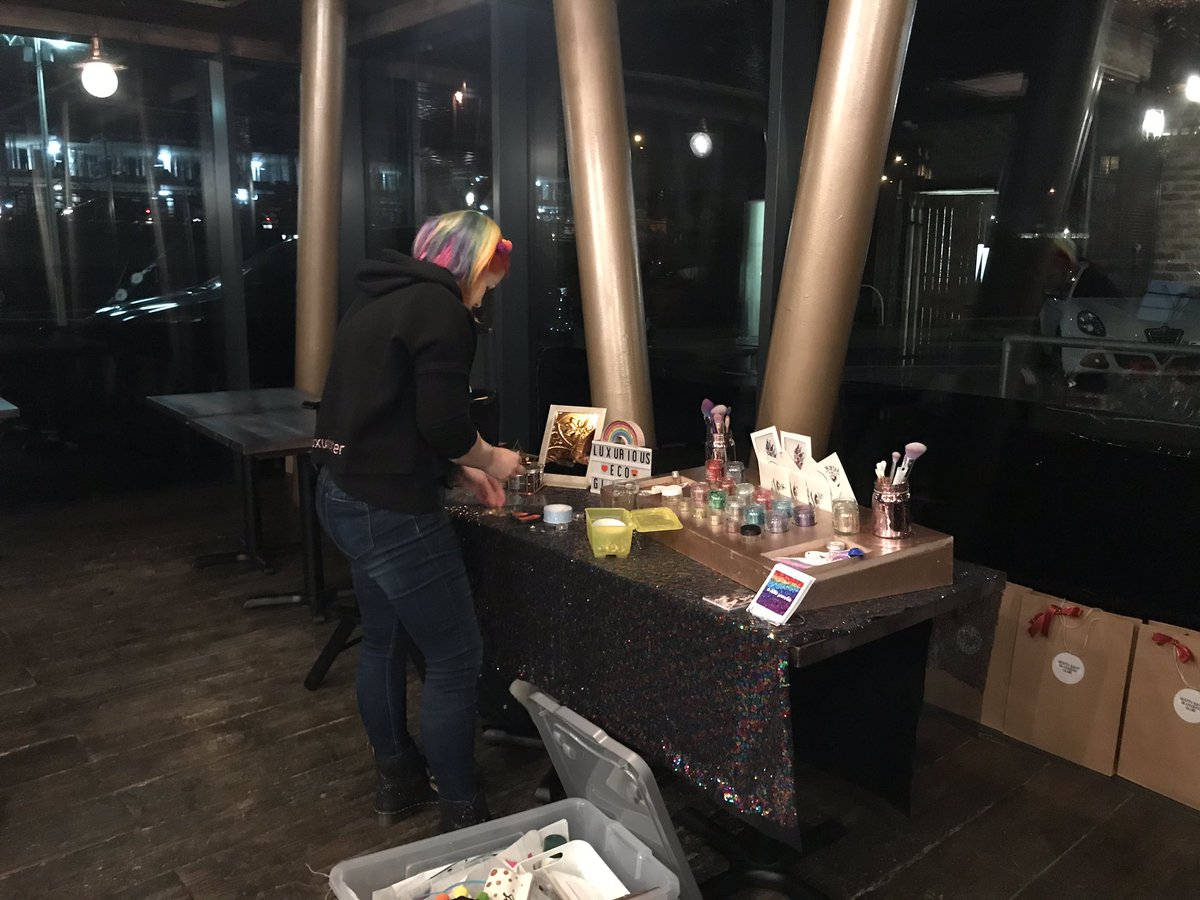 SEBloggersClub's tweet photo. Preparations have begun for tonight! #EssexBloggers #BloggersEvent #SEBC #SouthEastBloggersClub #Blogging https://t.co/CPFmp4BLtV