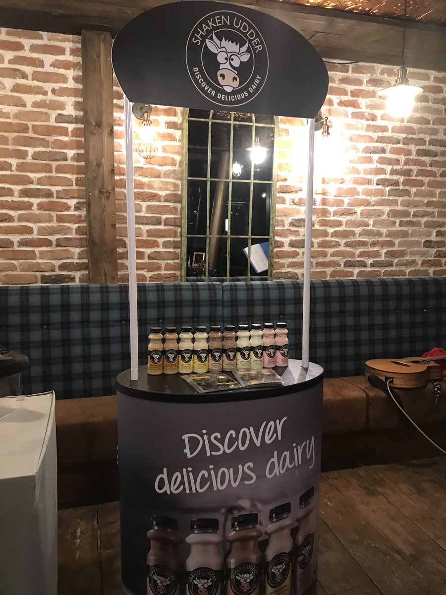SEBloggersClub's tweet photo. Preparations have begun for tonight! #EssexBloggers #BloggersEvent #SEBC #SouthEastBloggersClub #Blogging https://t.co/CPFmp4BLtV