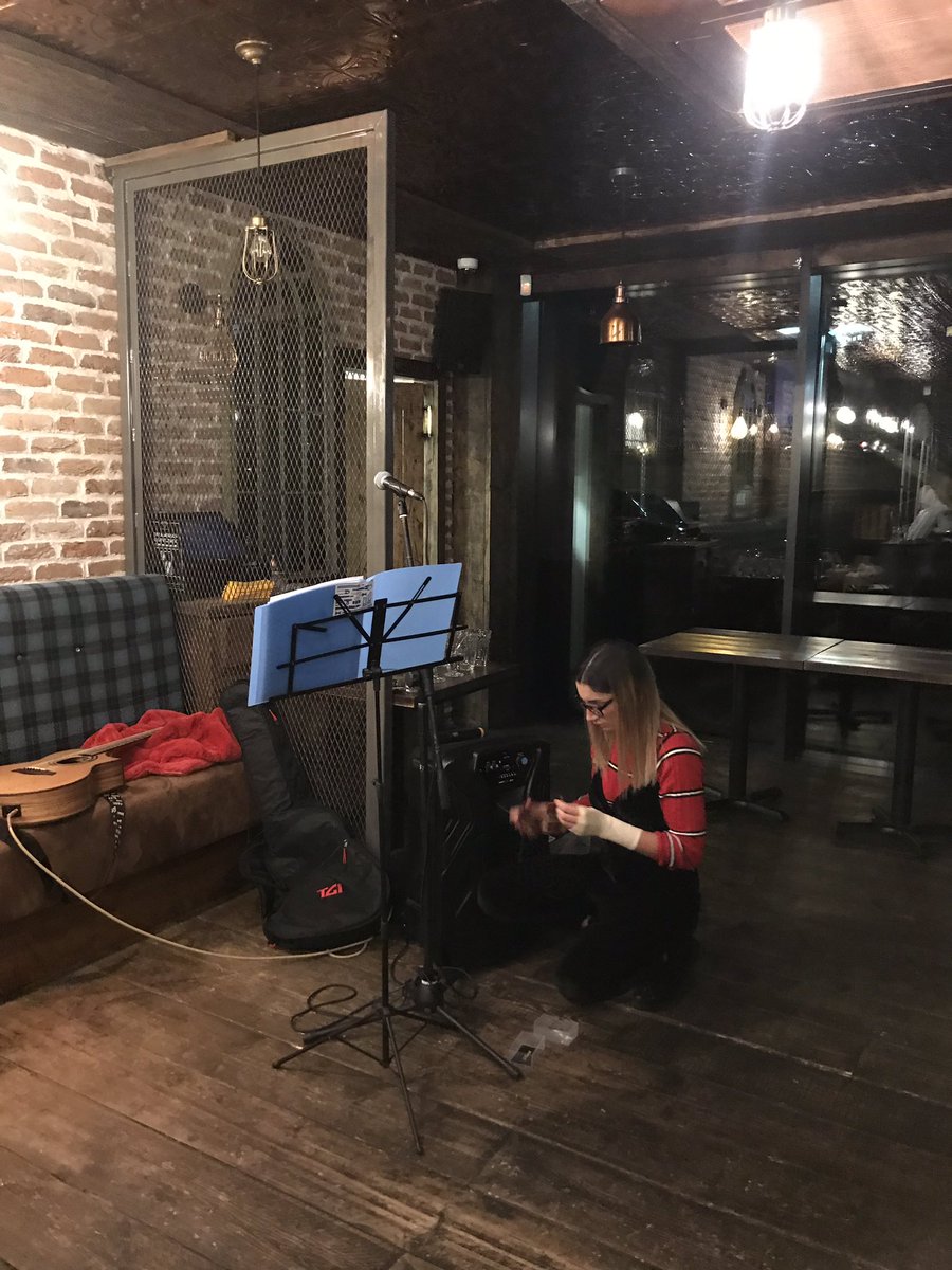 SEBloggersClub's tweet photo. Preparations have begun for tonight! #EssexBloggers #BloggersEvent #SEBC #SouthEastBloggersClub #Blogging https://t.co/CPFmp4BLtV