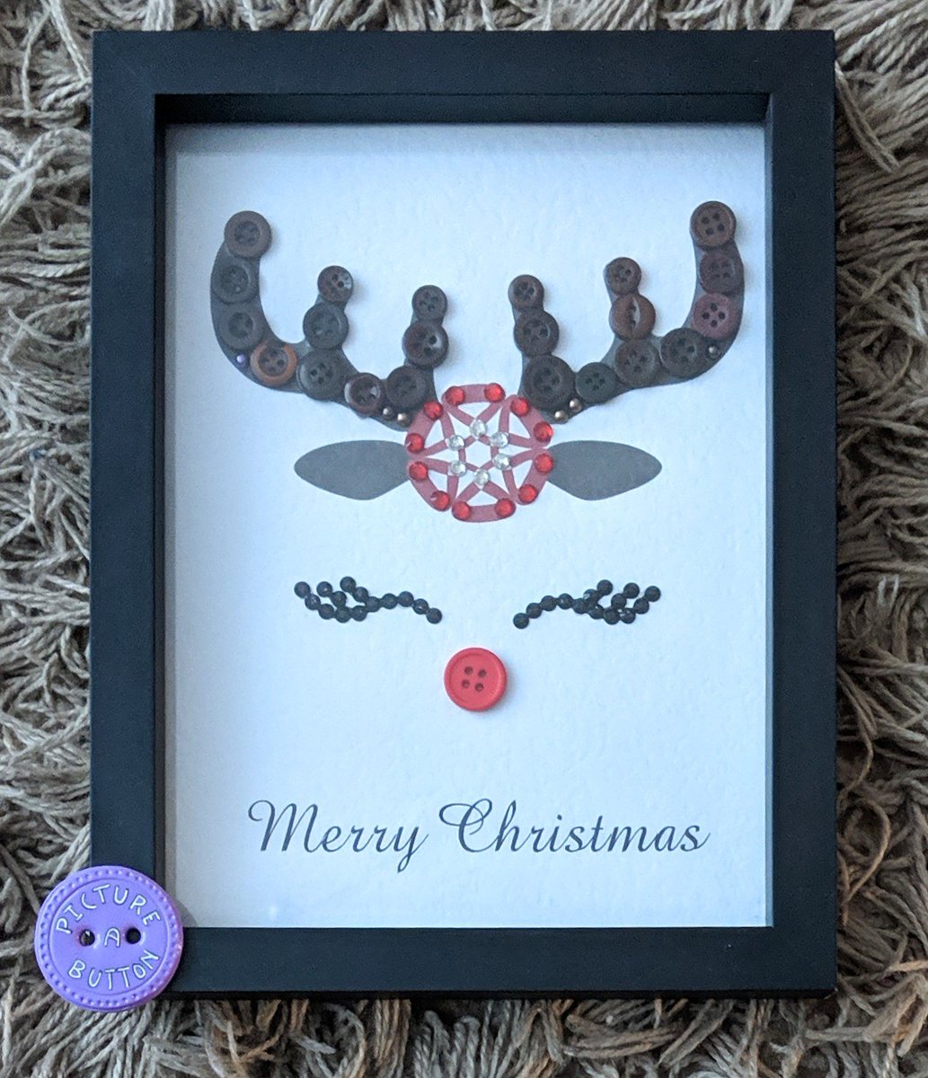 Pictureabutton9's tweet photo. #htlmp #hmuk #ccc #hmfu #crafterscommunity #letsbeseen #madetoorder #pictureabutton #craftbuzz #handmade #handmadehour #buttonart #personalised #christmas #cute #reindeer #lashes #handcrafted https://t.co/nOwJ8jFeDJ