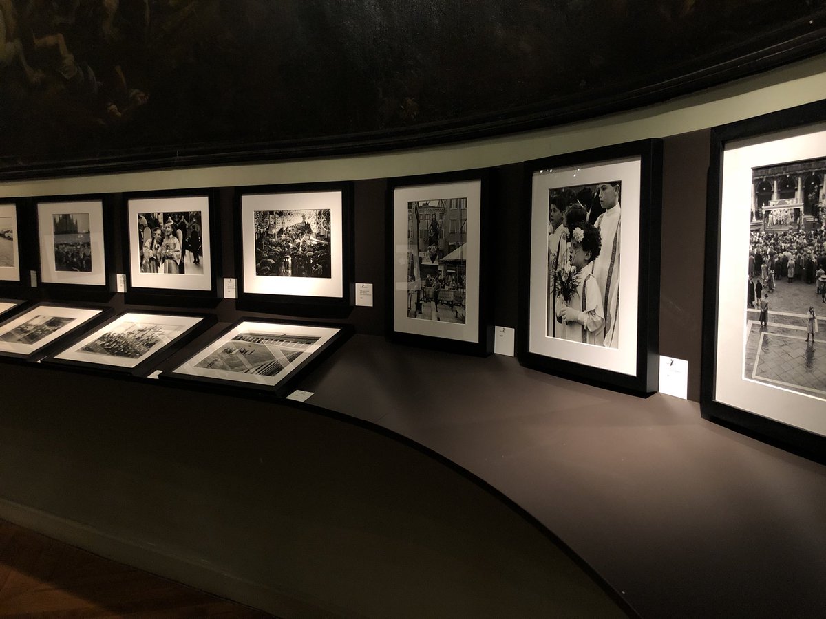 #fotografia. La mostra ‘Fêtes’ di Gianni Berengo Gardin all’Istituto Italiano di Cultura di Parigi.