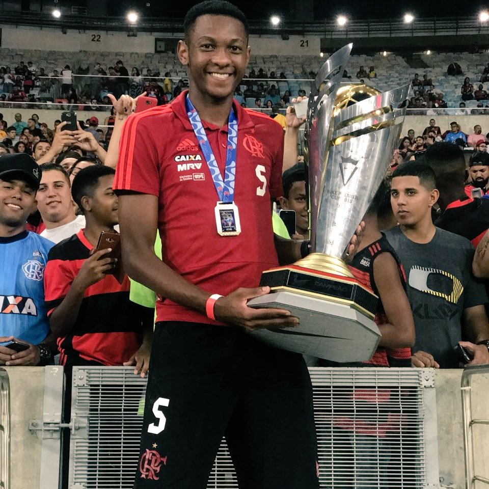 JorgeBalla03's tweet photo. Momento Inesquecível ⚫🔴👏🏾 https://t.co/uUV9ZxZPdY