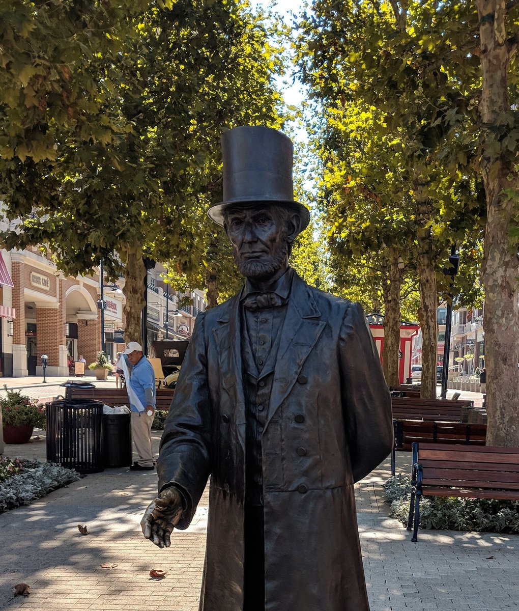 Abe wishes you all a Happy Thanksgiving! #lemonabes #Thanksgiving2018