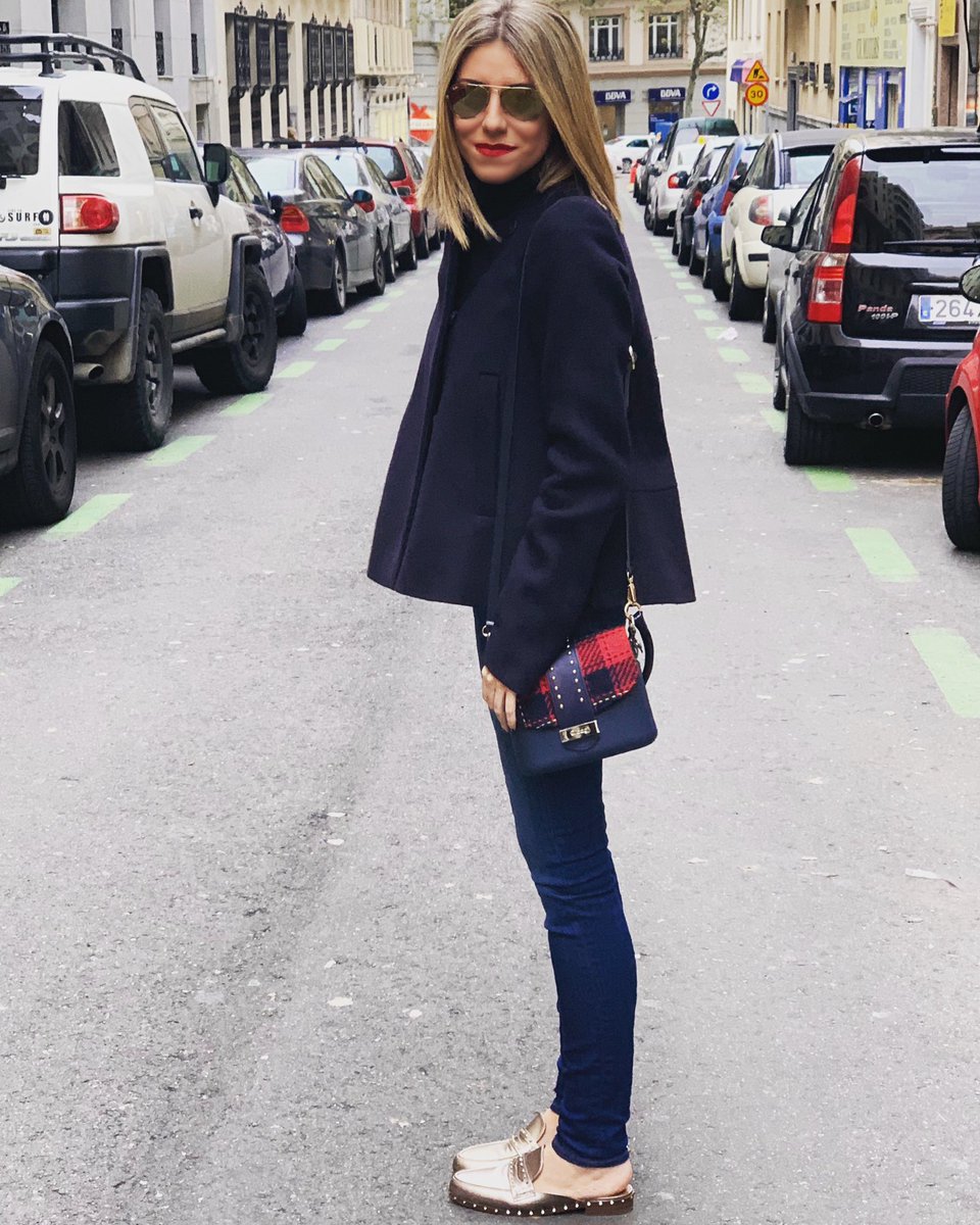 cristinareyesro's tweet photo. Wintery day In Madrid with my new @obagspain @obagofficial #obagpocket #tartan #streetstyle #brandambassador #musthave #musthaveobag #blueandred β€οΈπβ€οΈπ ---------------------
DΓa invernal en Madrid con mi nuevo @obagspain @obagofficial #tartan #embajadoraobag #rojoyazul π΅π΄π΅π΄ https://t.co/x4FvmElgKA