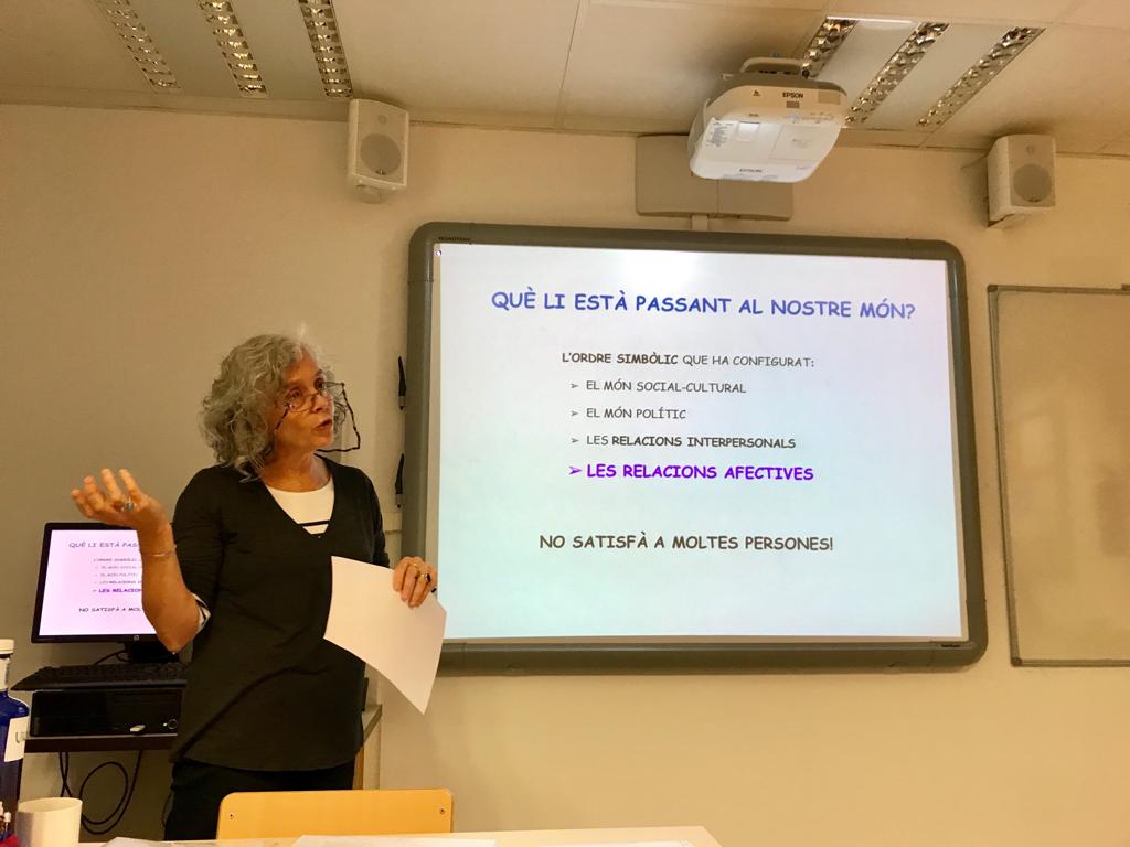 cfabonpastor's tweet photo. Taller amb motiu del dia contra la violència de gènere. A l'amor tot s'hi val?#faduls #hearMeToo Gràcies Mon! https://t.co/7xRKMwvX8A