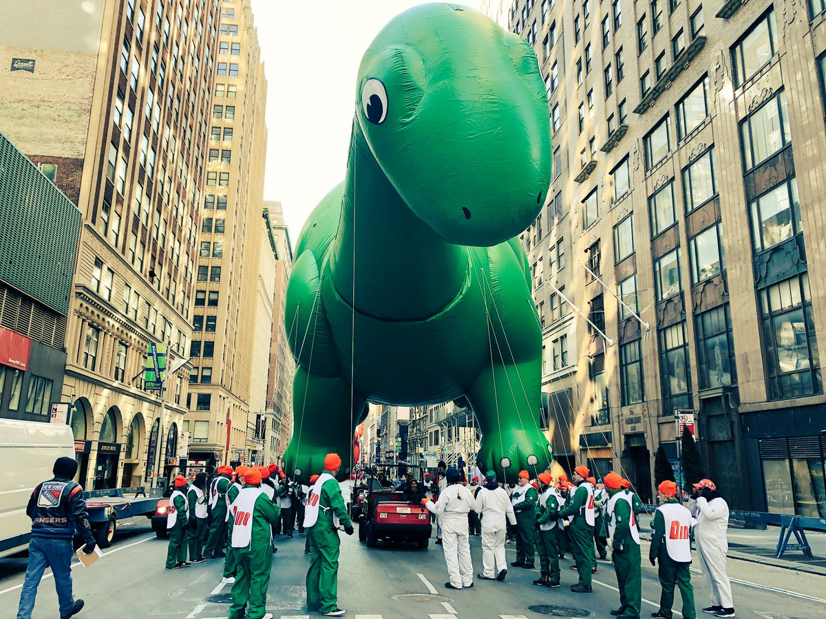 khurramNG's tweet photo. Another great parade! #MacysDayParade @SinclairOilCorp https://t.co/WU9HBNRiPH