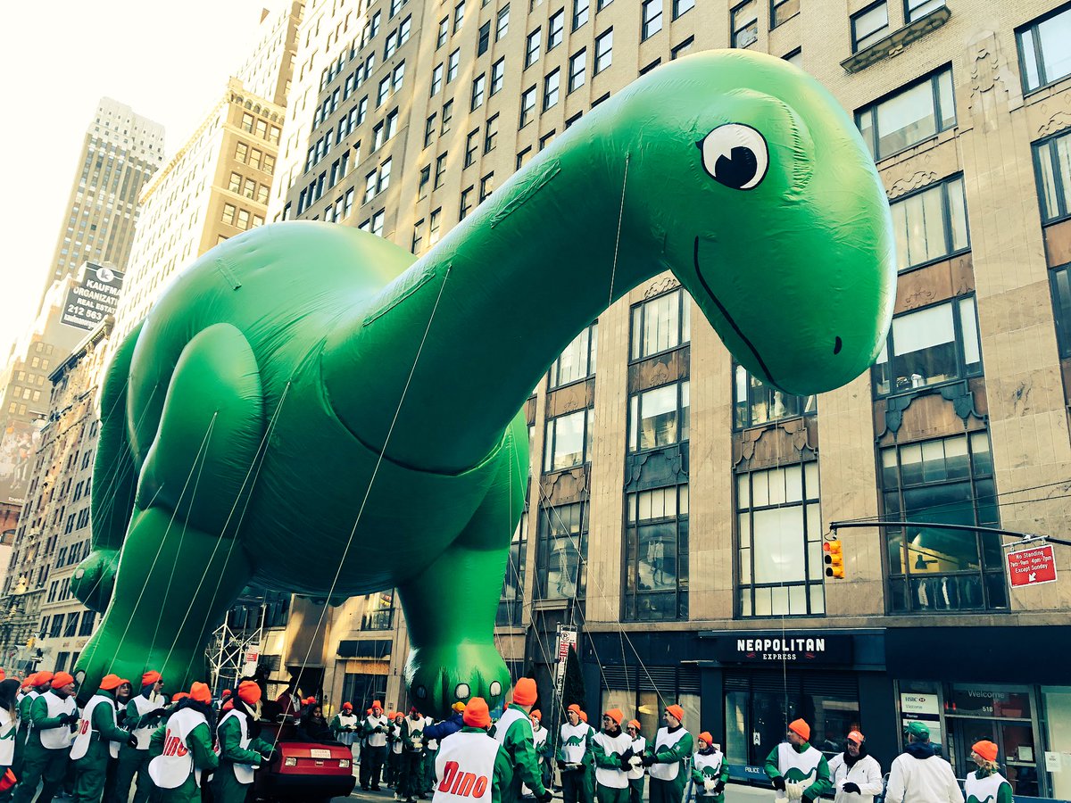 khurramNG's tweet photo. Another great parade! #MacysDayParade @SinclairOilCorp https://t.co/WU9HBNRiPH