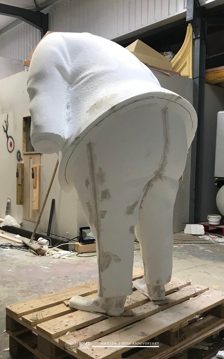 YaminationS's tweet photo. From scan to statue, part 2. #TT #TrumpThursday #BTS #poly #TRUMP #DonaldTrump #Matilda30 #RoaldDahl #robocarve #resinspray https://t.co/PRXJxisGs4