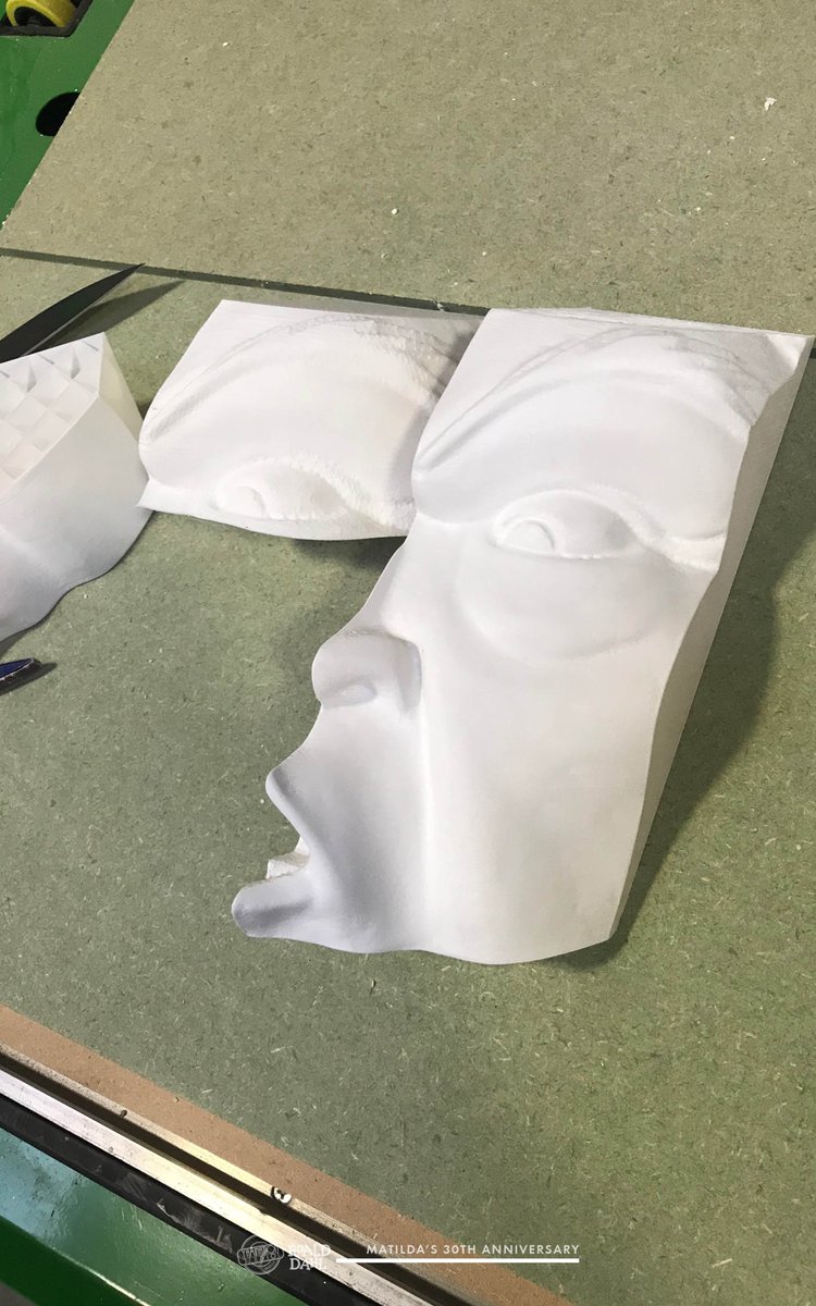YaminationS's tweet photo. From scan to statue, part 2. #TT #TrumpThursday #BTS #poly #TRUMP #DonaldTrump #Matilda30 #RoaldDahl #robocarve #resinspray https://t.co/PRXJxisGs4