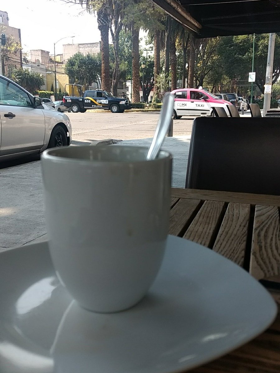 SEBASTIANFERRAT's tweet photo. Desde algún lugar... Muy buen día CHULADAS #FerratEFFECT https://t.co/bJLPlJpbsT