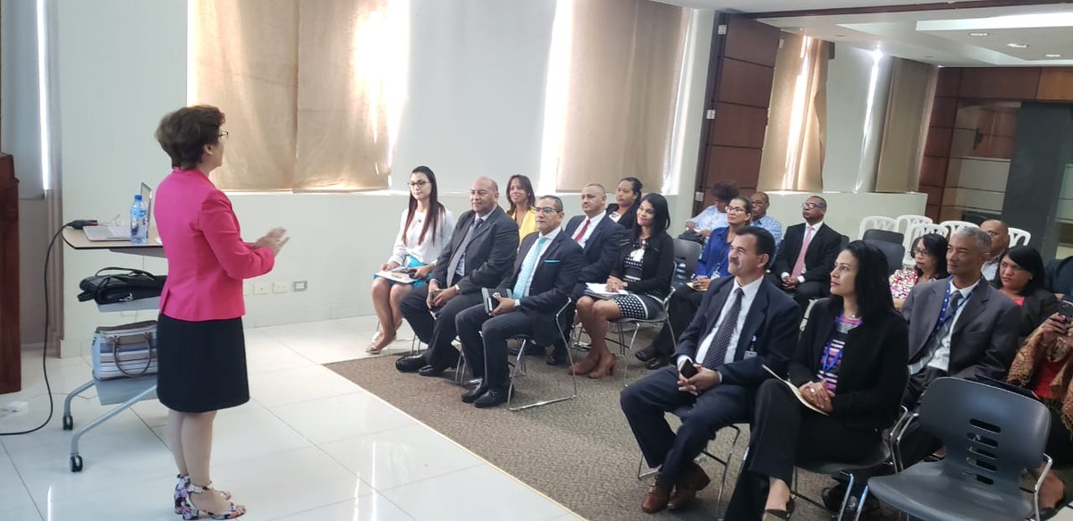MTrabajoRD's tweet photo. El @MTrabajoRD a través de la Dirección de Recursos Humanos y el Comité Mixto de Seguridad y Salud en el Trabajo, realizó este jueves, charla para orientar sobre la importancia de la implementación  del SGSST en la prevención de riesgos y promoción de salud. #MTinforma #CharlasMT https://t.co/egUm9y80iN