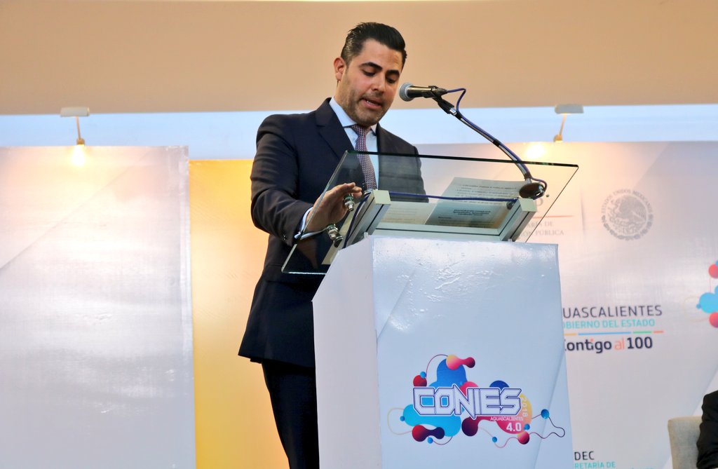 utvco's tweet photo. El Mtro. @ajaimesg, titular de la @CoorUTyP, durante la inauguración del #Conies2018, reconoce el talento de estudiantes que han llegado a la etapa nacional, quienes con diversos proyectos contribuyen al desarrollo educativo, económico y social de nuestro país.
#LíderesQueInnovan https://t.co/zomuuYpaNw