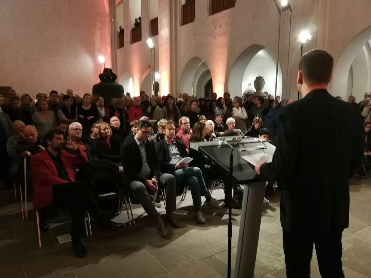 SenKultGZ's tweet photo. Das Alleinstellungsmerkmal dieser Sonderausstellung im #MärkischenMuseum: Ihr Fokus auf „das lange Leben der Revolution“, die Wirkung über 100 Jahre.
@klauslederer #revolution100 @StadtmuseumBLN #PaulSpies https://t.co/L2bHvM6muN