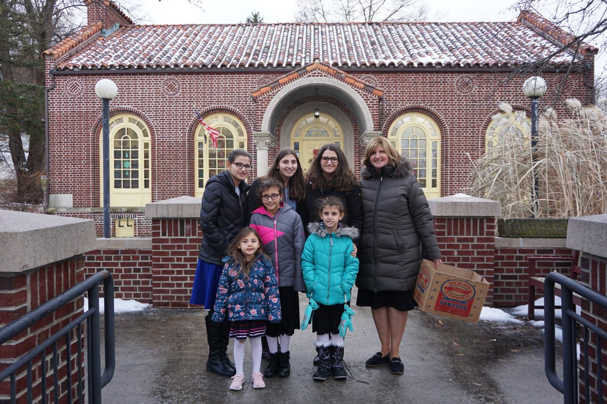 shabboshouse's tweet photo. This year on Wed #ThanksgivingEve aka Travel Day we visited 8 more rural libraries in Rensselaer County: Grafton, Brunswick, Valley Falls, Hoosick Falls, Petersburgh, Berlin, Stephentown, Nassau. #Library36er we're getting there! https://t.co/BJA2Ot4Elu