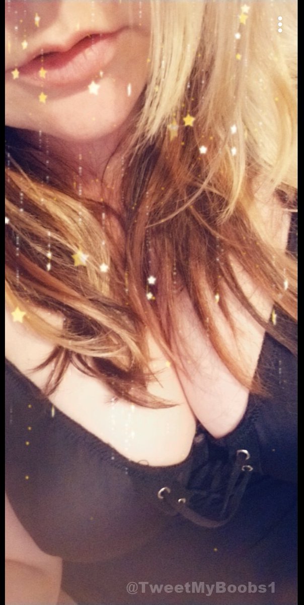 TweetMyBoobs1's tweet photo. This blonde bombshell looks fantastic in that lacy black number :) https://t.co/DzDosBF3bv
