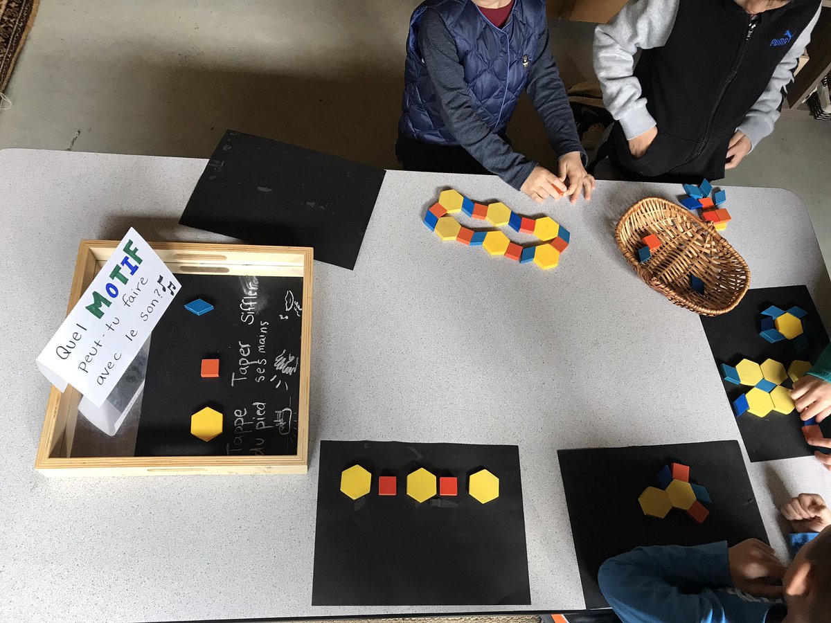 david_harel's tweet image. Patterns everywhere! My amazing Teacher Candidate is leading our exploration of patterns. Ss high engagement in weaving, musical patterns, beading, and drawing. Beautiful, calming activities @bridgebulldogs #sd38learn #sd38french