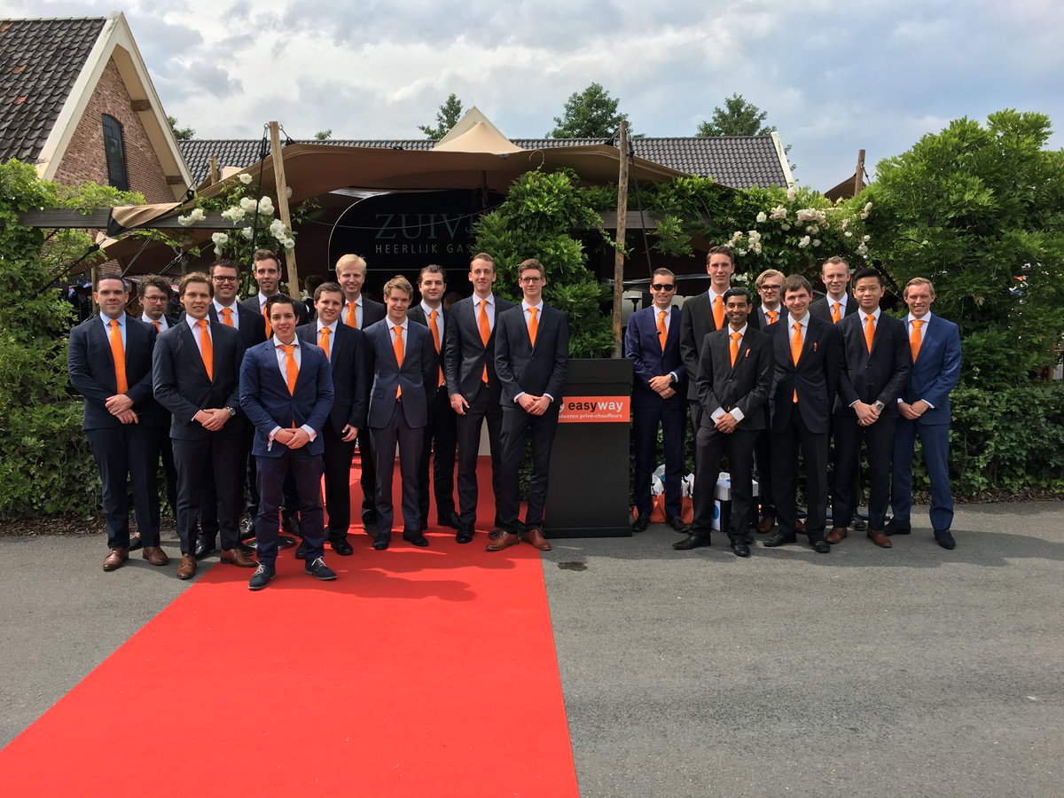 December is de maand van de kerstborrels. Benieuwd naar onze thuisbrengservices? Of wat Easy Way kan betekenen bij uw events de komende maanden? Bekijk onze website: bit.ly/2uht62o