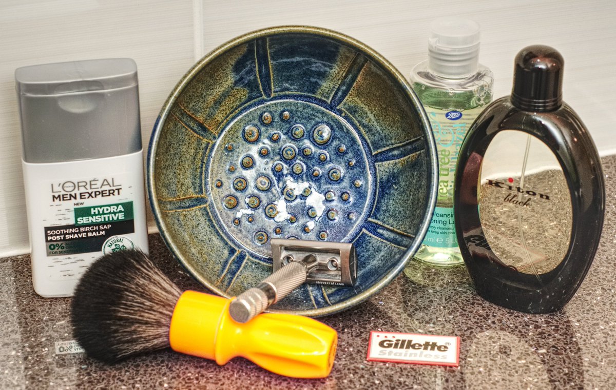 SOTD 22/11 - OSP Sandalwood, Razorock 400, New Old Stock Gillette Stainless Red (3), Ikon 102, L'Oreal Hydra Sensitive Birch Sap PSB, Kiton Black #gilesshavingco #gilesshaving #osp #ospsoap #ikon102 
#ikonrazors #gillettestainless  #richmanstrong #ymmvshaves