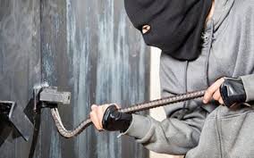 PSOSSWEdinburgh's tweet photo. ** GARAGE SECURITY **
•Never leave it unlocked.
•Additional bolts can be used to secure the door
•Consider using a garage defender
•Consider anchoring pushbikes to something secure
(ie floor or wall)
#OpScreening https://t.co/7huc4YZ2Dw