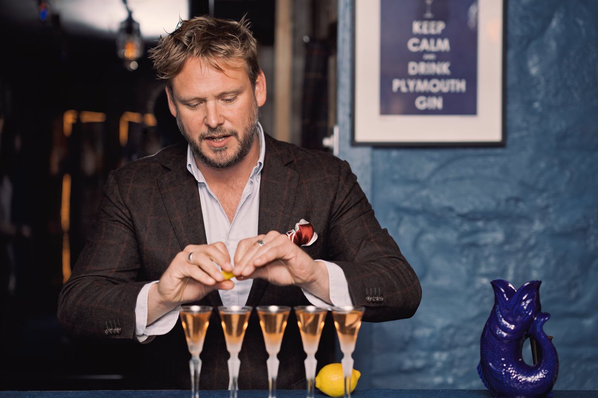 PlymouthGinUS's tweet photo. In honor of Thanksgiving, our Global Brand Ambassador, Sebastian Hamilton-Mudge, has crafted Plymouth Pink Gin cocktails for you, your friends, and family. Now if we could just figure out how to pass them through this screen... https://t.co/IciHU69K9c