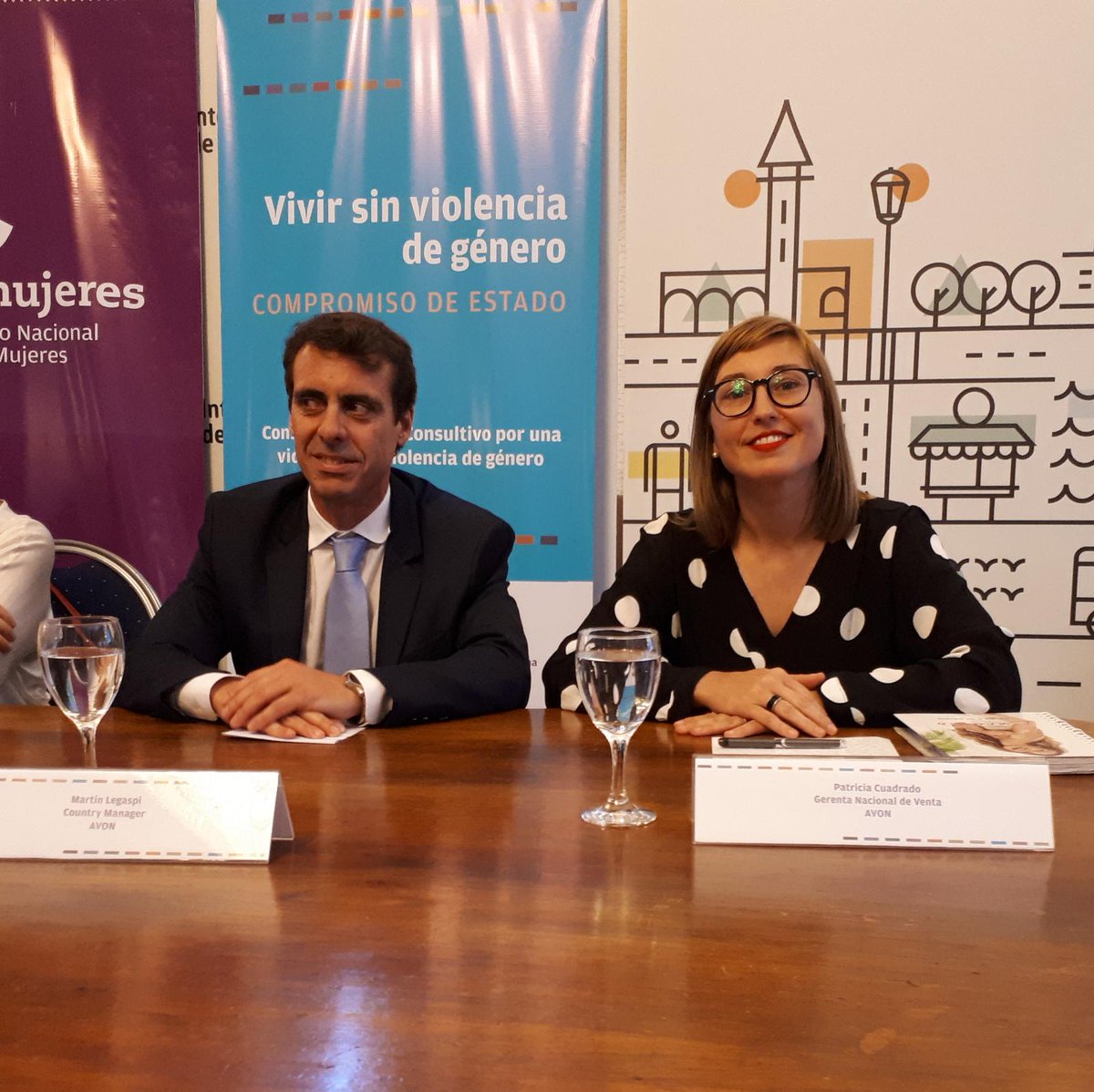 En la Presentación de #CambiáelTrato en el marco del Seminario "Desafíos de la Política pública como respuesta a la violencia basada en género"

@inmujeres_uy

<a href="/AvonUy/">Avon Uruguay</a>

#Plemuu