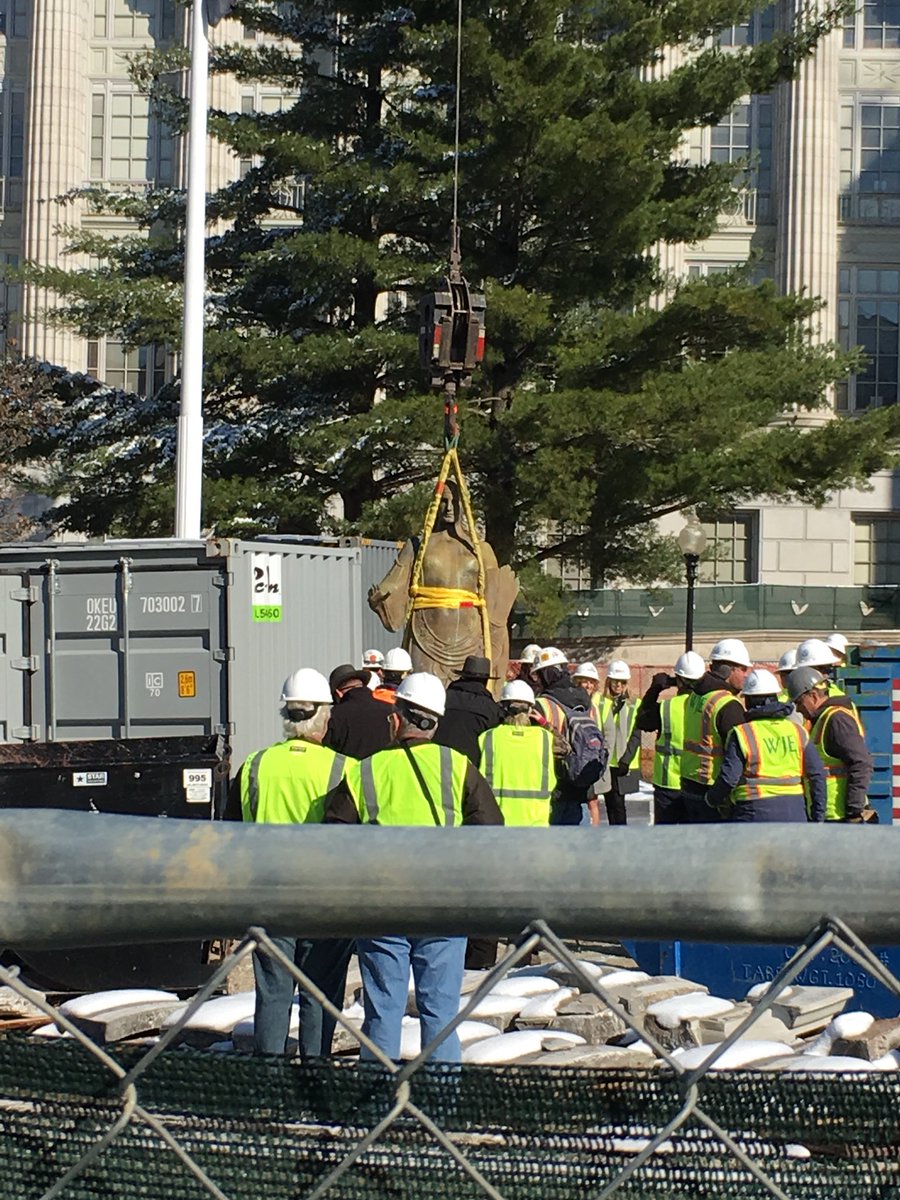 Ceres_MO's tweet image. Happy Thanksgiving, Missouri! I’m thankful for so much this year. First, I’m thankful for the TLC that I received from the dedicated crews and staff who safely removed me from the #MoCapitol — my home of 94 years. Special shout out to the crane operator! #CeresMO