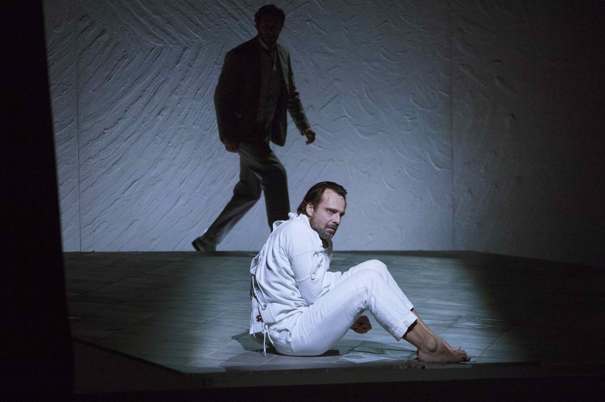 TeatroManzoni's tweet photo. "Alessandro Preziosi [...] una superba prova d’intensa partecipazione, sofferta, trascinante, commovente. Indimenticabile." (@lospettacoliere) 

Alessandro è in scena fino al 2 dicembre con "Vincent Van Gogh, l'odore assordante del bianco". 
Info: https://t.co/OTRvKdxG23 https://t.co/FOSTluYir6