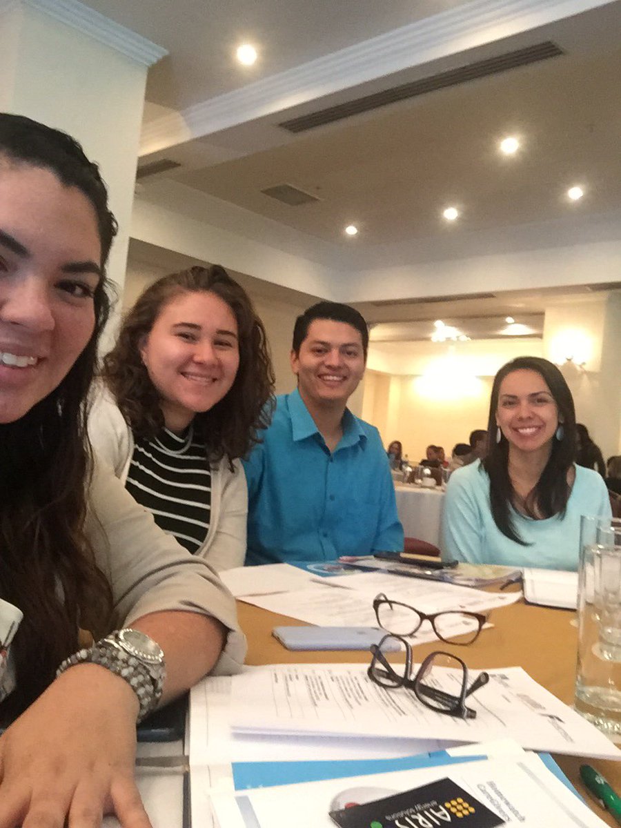 colegiosantate2's tweet photo. Seguimos capacitando a nuestro personal. Nuestros docentes en el foro de “Desarrollo Tecnológico - #AulasInnovadoras”. #profinnovos https://t.co/IQjqK6Vckq