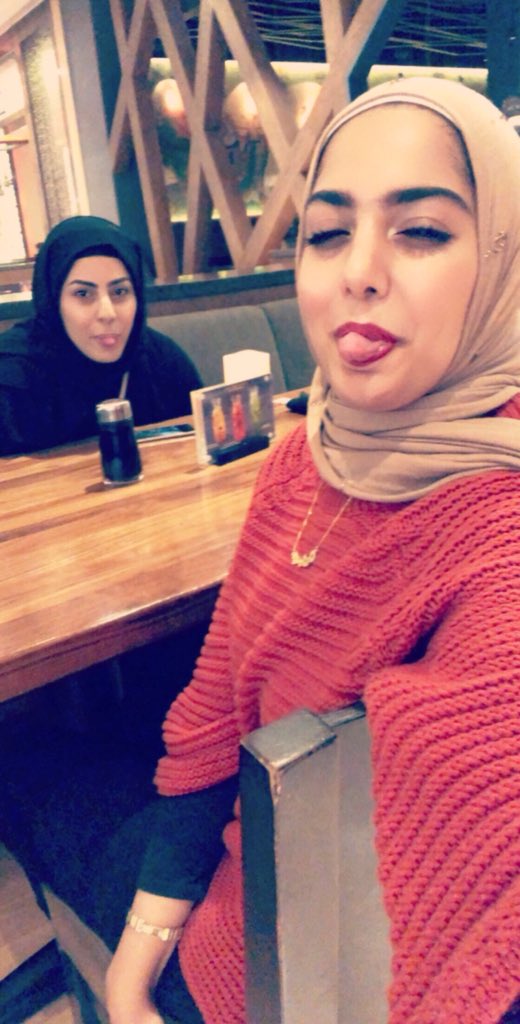 Shireeennn's tweet photo. 40 days to 🎆
After 14 years of being online-friends i met @IAmTheRainXoxo IN REAL LIFE! And spent a week sleeping at her place. Also stole her clothes. We also dyed our hair by OURSELVES 😂 Almost missed my flight to have mado! Fun times. Love you salma! 💓 #AlsoAlso https://t.co/8ECZsRY5c5