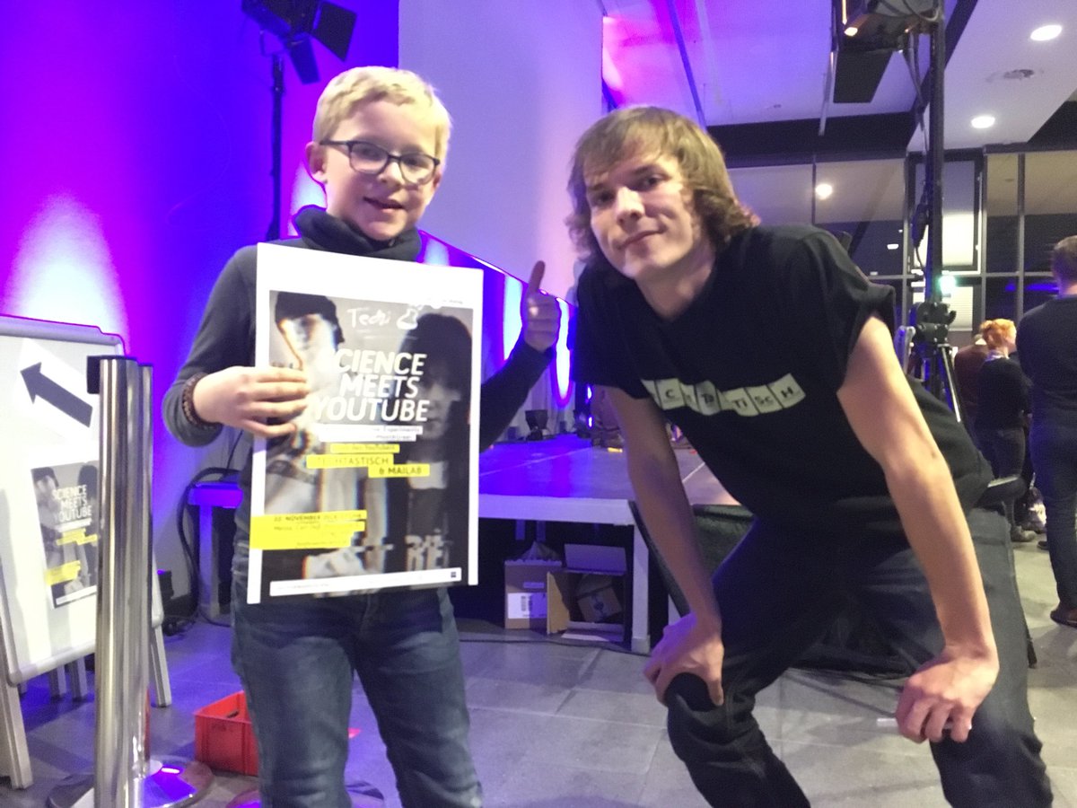 fforwardscience's tweet photo. Autogrammstunde auch für die jüngsten Fans! #SciencemeetsYouTube @Techtastisch https://t.co/TNM1I8VWsD