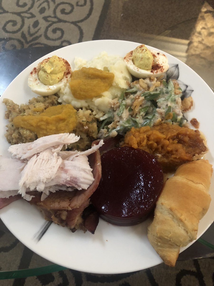 USAquarium's tweet image. Obligatory Thanksgiving plate shot. Hope everyone has a safe and happy holiday weekend. Also, if y’all ain’t fucking around with the canned cranberry sauce, you’re doing it wrong. #hottake