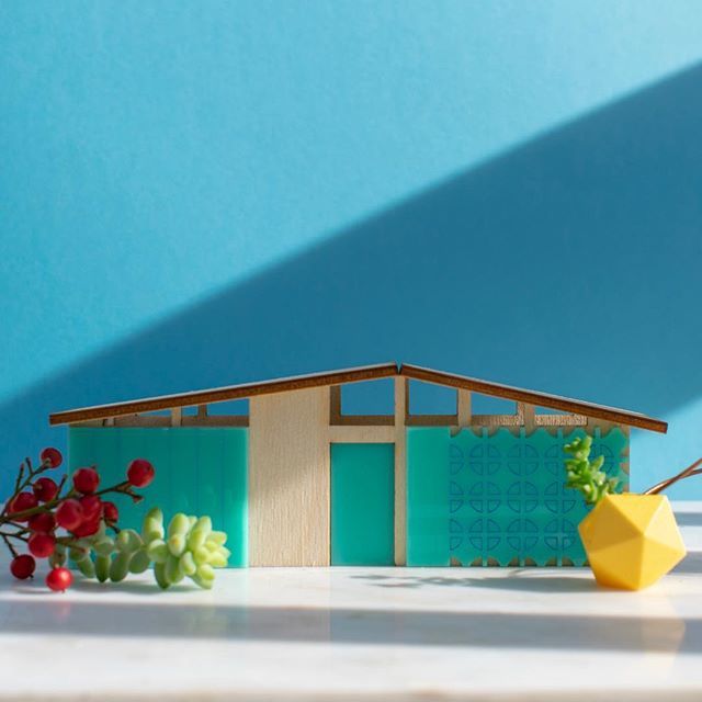 Wearplants's tweet photo. Hope everyone is having a great Thanksgiving surrounded by loved ones and friends!
Thought I would decorate this is the first try of my Palm Springs laser cut gingerbread house before I decorated it! #lasercut #miniatures #thanksgiving #williamkrisel #mi… https://t.co/7EIpN3U8Yw https://t.co/rPgQqjja55