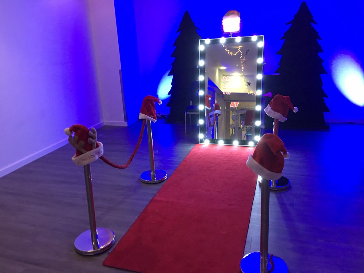 🎄 Here we go I guess it’s the start of Christmas Ho Ho Ho.
Our Magic Mirror at the King Power Stadium for Network LE’s annual dinner.
‘Tis the season to be jolly 🎄🎅🏻