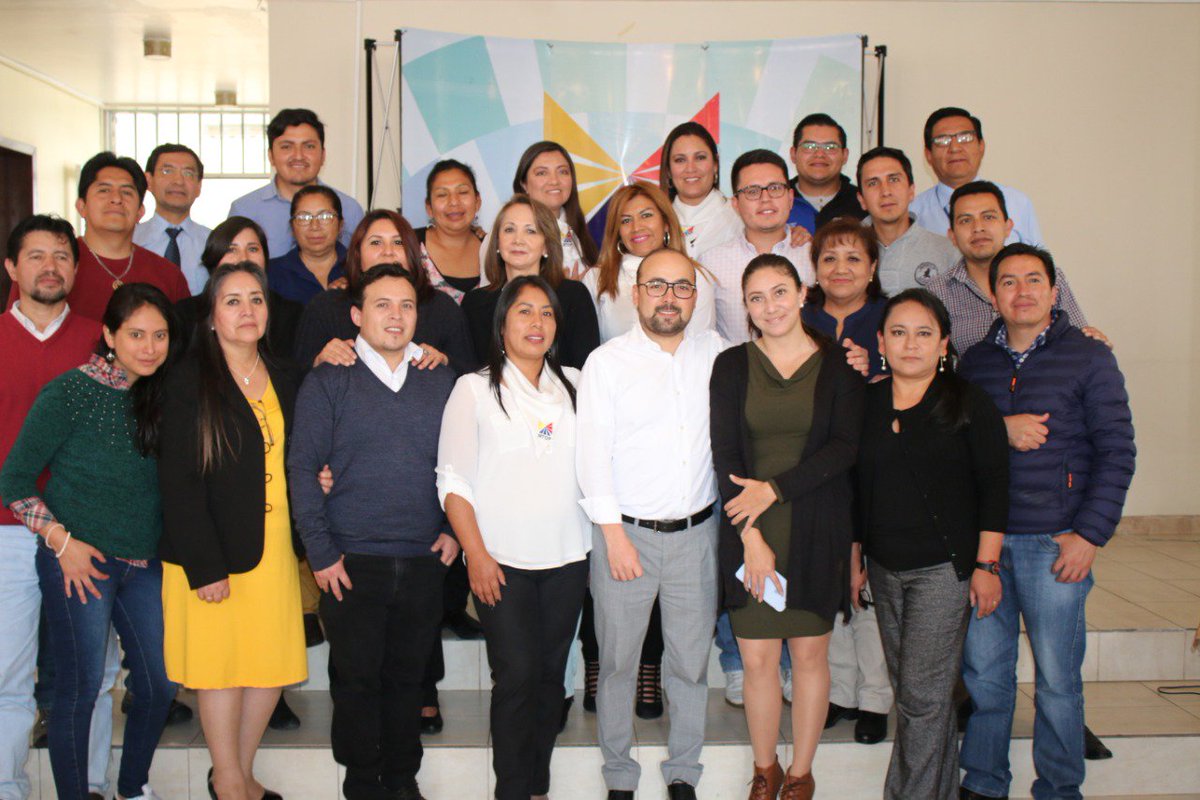 juandehowitth's tweet photo. #ActitudPositiva Si quieres algo más de lo que tienes este momento, asume riesgos. Que experiencia tan linda poder compartir y llegar a los corazones de las personas que conformamos el #GobiernoDeTodos Somos un equipo. Y tú, ¿Te sientes feliz en tu lugar de trabajo? https://t.co/Yzq7ABjRec
