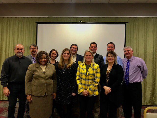 COSALeaders's tweet photo. What an amazing day hearing from these outstanding leaders on supports needed for “early career” leaders in Oregon. #COSA2018 #cosaleads #KristaParent https://t.co/H5sgcu9tXC