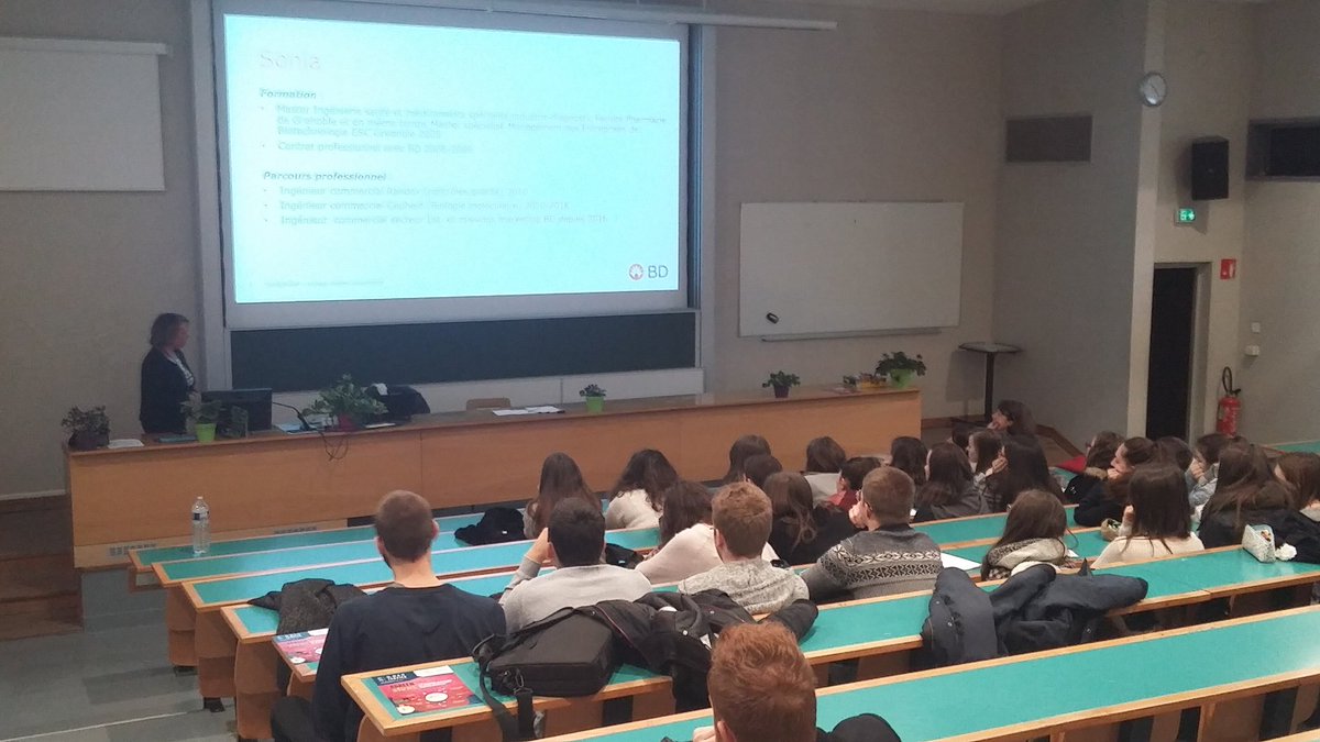 IUTAngersCholet's tweet photo. #UAPro Forum Sciences Technologie Santé 10h conférences de Mme FOURE de @bectondickinson et Mme RAVENEL de la @LaFNAMS https://t.co/LMXW51bLMQ